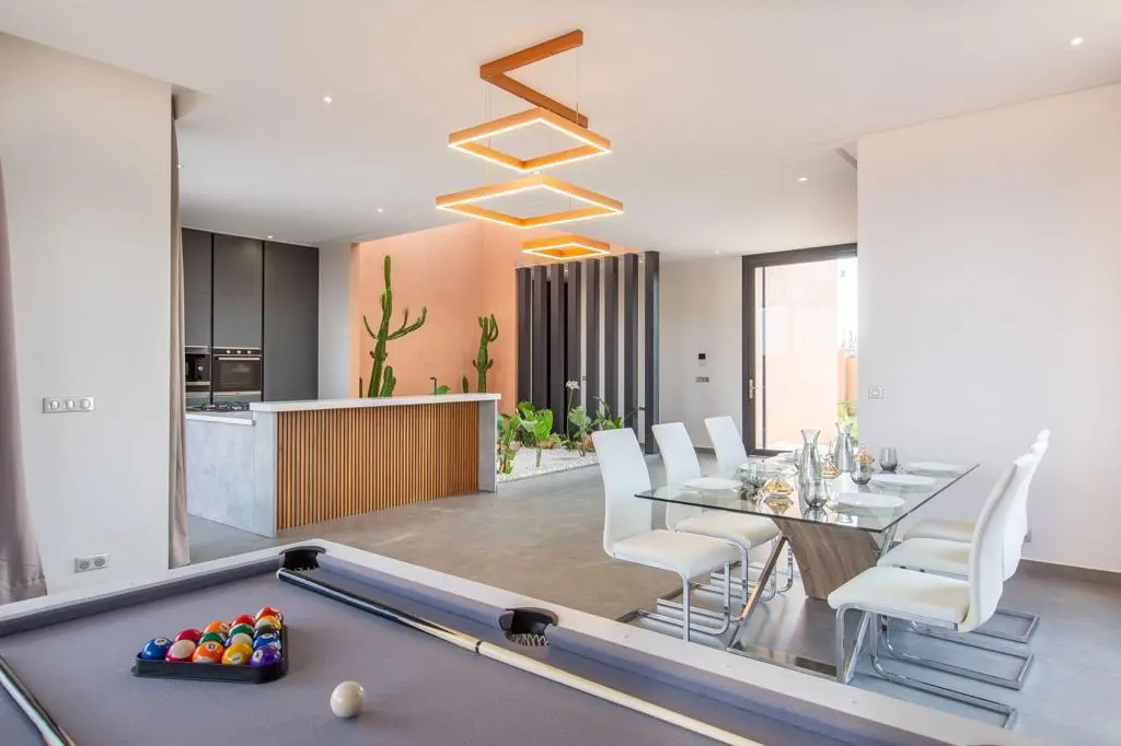 Villa moderne disponible à la location courte durée