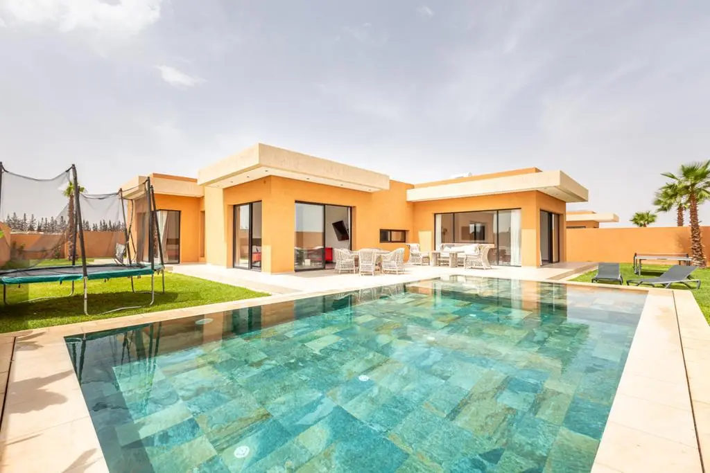 Villa moderne disponible à la location courte durée