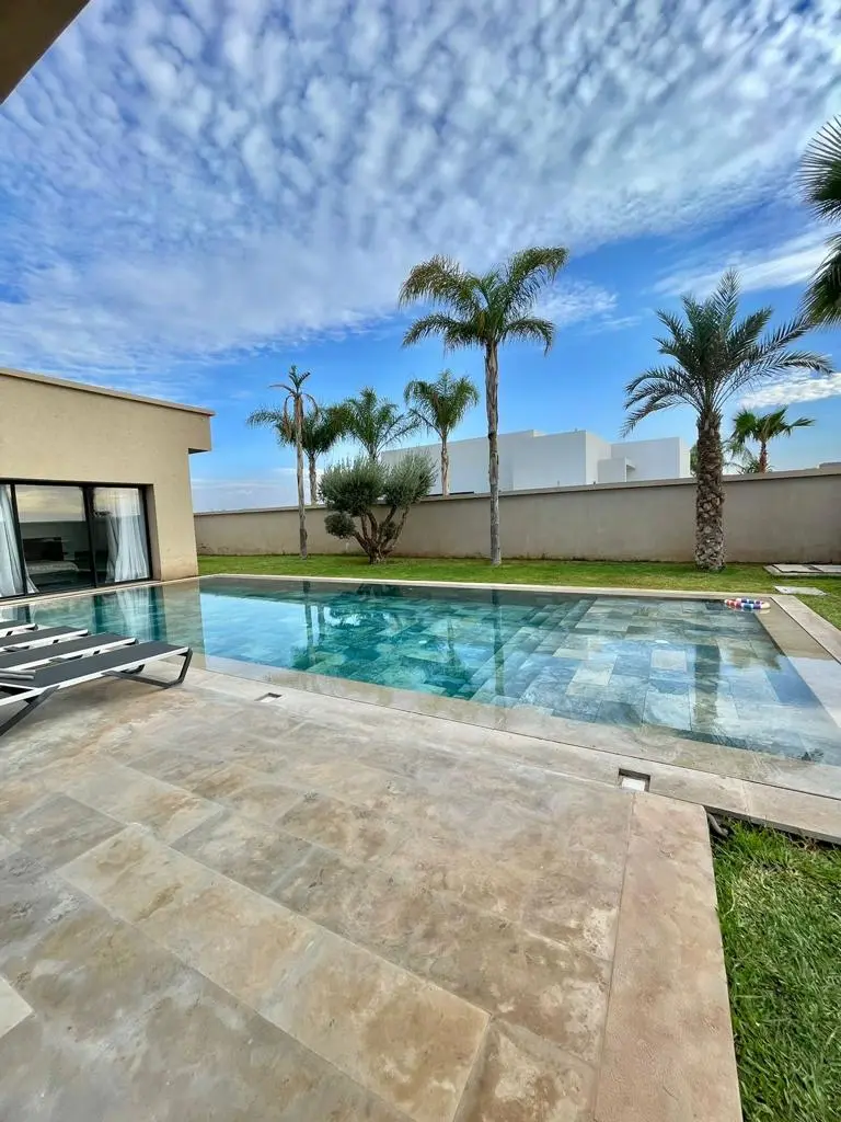 Villa moderne disponible à la location courte durée